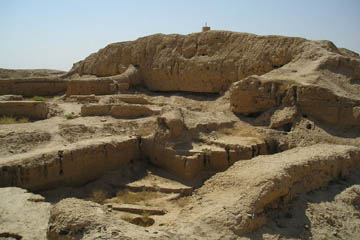 Ziggurat near the royal palace of Mari Ziggurat near the royal palace of Mari